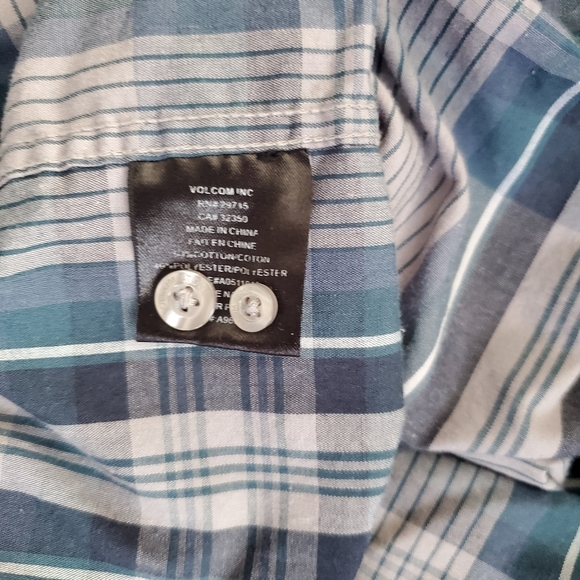 Men's Plaid Volcom Button Down Shirt - Picture 5 of 5